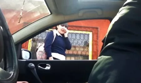 Slatka plavuša xxx mature masturbira mokru macu i jebe se dlanom