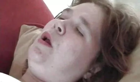 Neznanac jebe razigranu bebu u uskoj filme porno cu italience mature pički i cums na licu