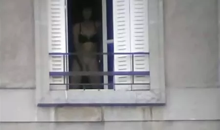 Slatka mala Ritochka voli milovati cumature svoju pičku debelim dildom