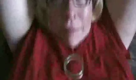 Beba sisa kurac u javnom vlaku xxx mature