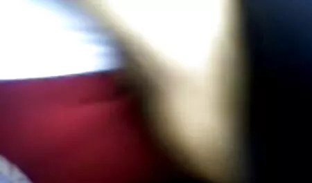 Crvenokosa pilića prstima joj gricka mature xxx mature mačku