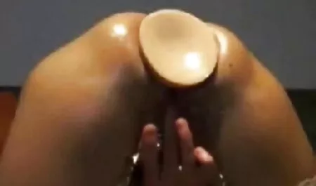 Lijepa brineta stoji u doggystyle-u i tube porn hd mature pokazuje jebene rupe proizvođaču