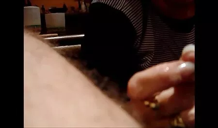 Slatki momak porno video free mature spava s dvije crvenokose u sobi i jebe jednu od njih