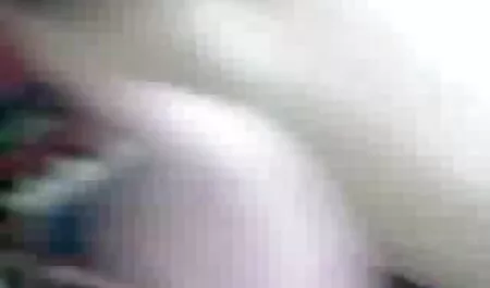 Djevojka s kratkom kosom skače mature sex pon na kurac