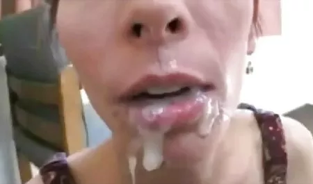 Blowjob i sex mame mature analni pov s brineta u krevetu