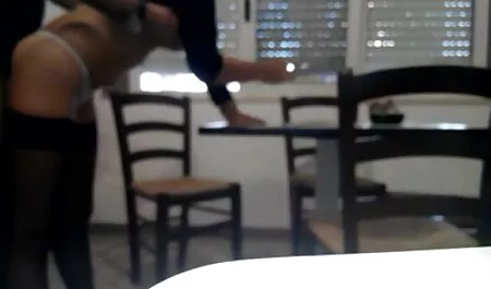 Rastuća kurva femei purisance Delilah Darling uči nove trikove sa starcem