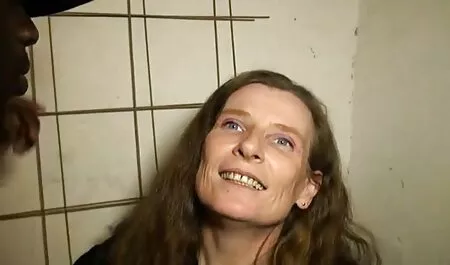 Prilična porno cu mature italience kuja mliječi svog čovjeka
