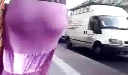 Mlada gimnastičarka radi gole vježbe. Kurva je toliko fleksibilna i seksi da je želim vrtjeti na matura sex xxx penisu u različitim pozama