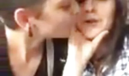 Učiteljica je zavodila i video porn mature jebala prgavu plavušu