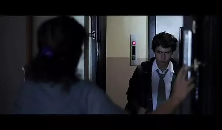 Dvije sex video matura požudne drolje ližu momkov anus i sisaju mu masni penis