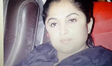 Seksi mršava video mature xxx kurva daje blowjob i liže spermu