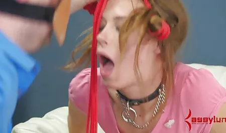 U filme porno cu italience mature noćnom klubu kovitlači plešu bez gaćica