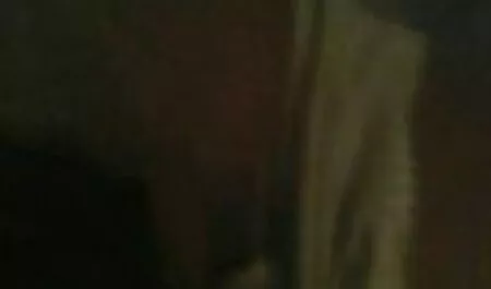 Strastvena brineta miluje tijelo rukama, miluje boobs video mature xx i uživa