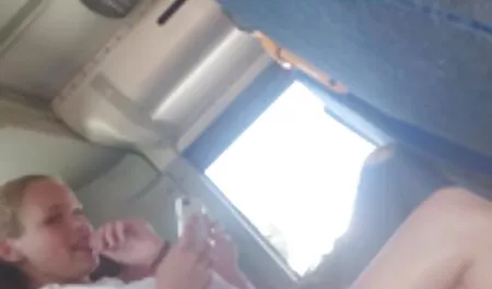 Kučka s porni maturi velikim sisama žudi za crnim kurac