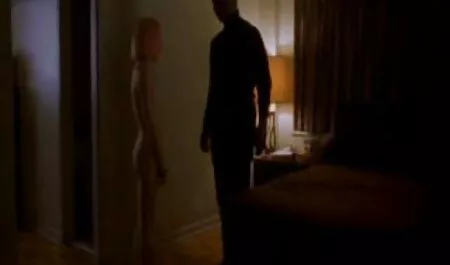 Djevojka se xxxmaturi zabija u dildo od 22 centimetra
