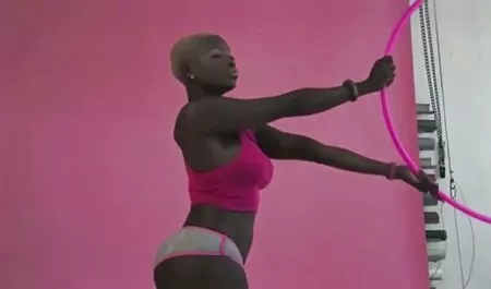 Tvrda dominacija robova sexi mature video u napuštenoj tvornici