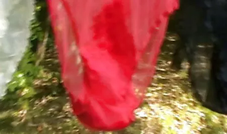 Dvije mlade seksi azijske djevojke jebe se porno cu mature free u troje s napumpanim momkom