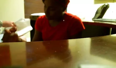 Stavljajući nestvarno debeo strapon na bokove, rekao bih da je strapon njegova majka, mature hq porno kuja ga ubacuje u dupe od frajera i šupljuje njegovu bezdimenzionalnu točku
