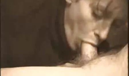 Zrela kuja miluje svoju pičku i sisa penis sex xxx matur