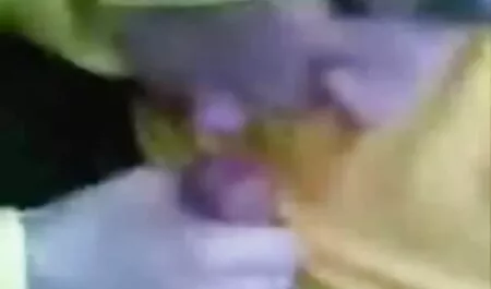 Prsata plavuša Kenzie Taylor opustila je igrača video porn mature bejzbola prije utakmice