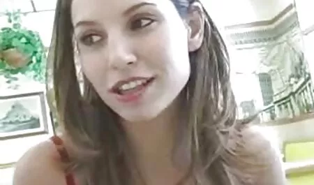 Lijepa djevojka nježno masturbira veliki muški penis i dovodi ga do xxx mature orgazma