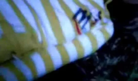 Šarmantni Monroe video mature xx gravitira pičkici