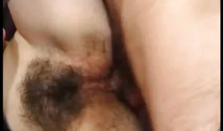 Tri mlada Chuvacha, pronašla se ugodno utočište na mekoj sofi, prihvaćena su s neviđenom revnošću da usisaju jedni druge video porn mature požudno drhtajući, snažne članove i štedljivi jebati u vruću guzu