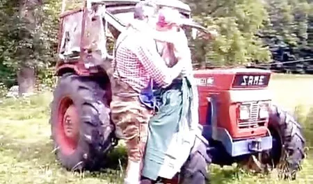 Simpatična xxx film mature prodavačica uzima u obje rupe