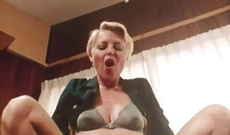 Vitka baba sisa kurac starom djedu u bazenu i jebe porno cu mature italience se
