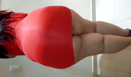 Kuja u čarapama od mrežaca predala se pohotnom porn mature sexi jebaču
