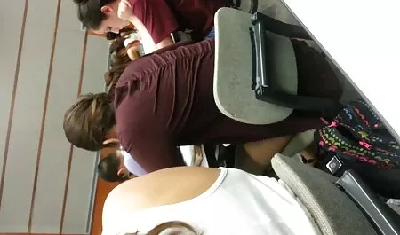 Crvenokosa drolja uperila je pištolja u tipa i rekla mu da ako odmah ne skine hlače i ne oduzme je, ona će mu raznijeti mozak porno video free mature