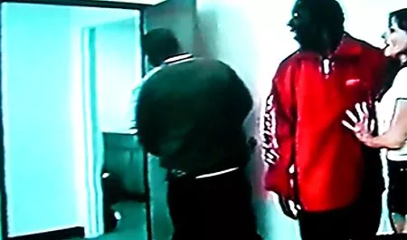 Dvije crnke suzaju čvrstu strastvenu drolju u crnim video mature xxx čarapama