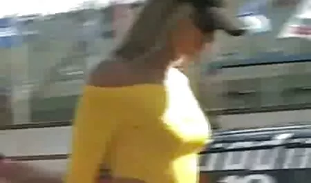 Miša je dolazio kući rano s posla, a iz hodnika je čuo matura xxx hd stenjanje iz spavaće sobe, krv je udarala mladiću u glavu, on je provalio u sobu, a tamo je njegova supruga sjebala po krevetu s nekom kučkom, uzbudio se i uskočio u njihov krevet