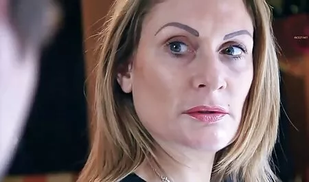 Simpatična tetka zavodila je free porno mature svog mladog susjeda