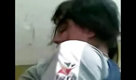 Ali lukava kučka video mature xxx ne dopušta muškarcima da je istodobno ruše, pušta ih u njih zauzvrat, produžujući zadovoljstvo što duže