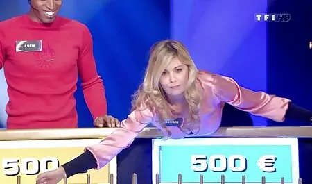 Lezbijka maturecxx sudjeluje u grupnoj orgiji