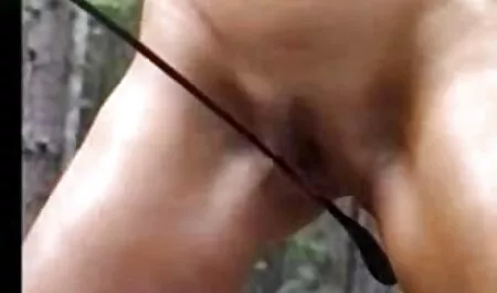 Kurva je donijela par debelih dildova i požurila posjetiti porno cu mature italience svoju prijateljicu koja je jebala ove debele igračke na podu