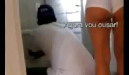 Velika dama liže prste simpotičnog machoa i jebe ga mature xxx mature