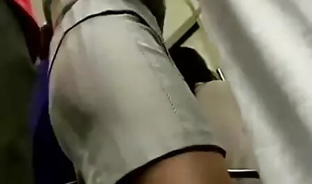 Preplanula lijepa brineta masturbira pičkicu s crnim video porn mature dildom u blizini bazena
