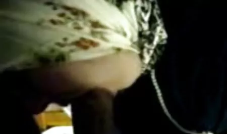 Baby je uključio web kameru matura sex xxx i pokazuje svoje čari
