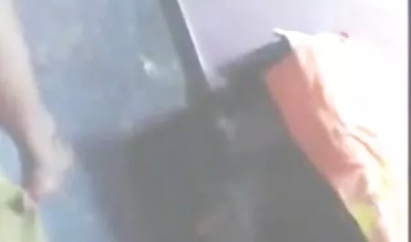 Muž ne smeta što se njegova supruga jeba s bilo kime u odmaralištu, čak je i zamoli da to učini ispred web kamere kako bi mogao vidjeti kako je free porno mature prljavi mužjaci jebaju u svim pukotinama