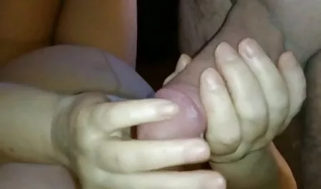 Seksi lijepa brineta Addison Ryder jaše debeo cumature penis