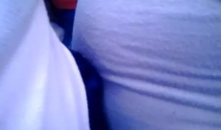 Ćelav dok je xxx mature ubacio termometar u dupe