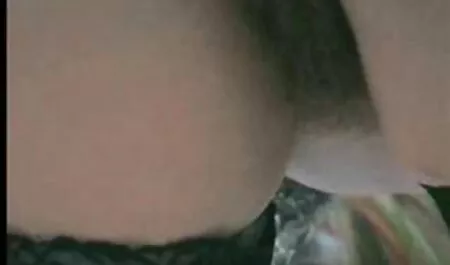 Meka kapacitna manduška 19-godišnja drolja sjedi na debelom klipu sexi mature video i počinje se kretati gore i dolje tvrdoglavo i glatko