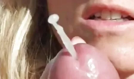 Mlada Njemica free porno mature nakon tuširanja miluje se po krevetu